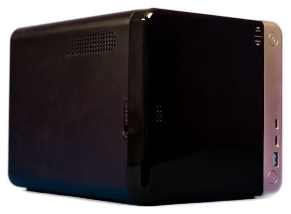 Compacte NAS-server, in eigen beheer geïnstalleerd door web404